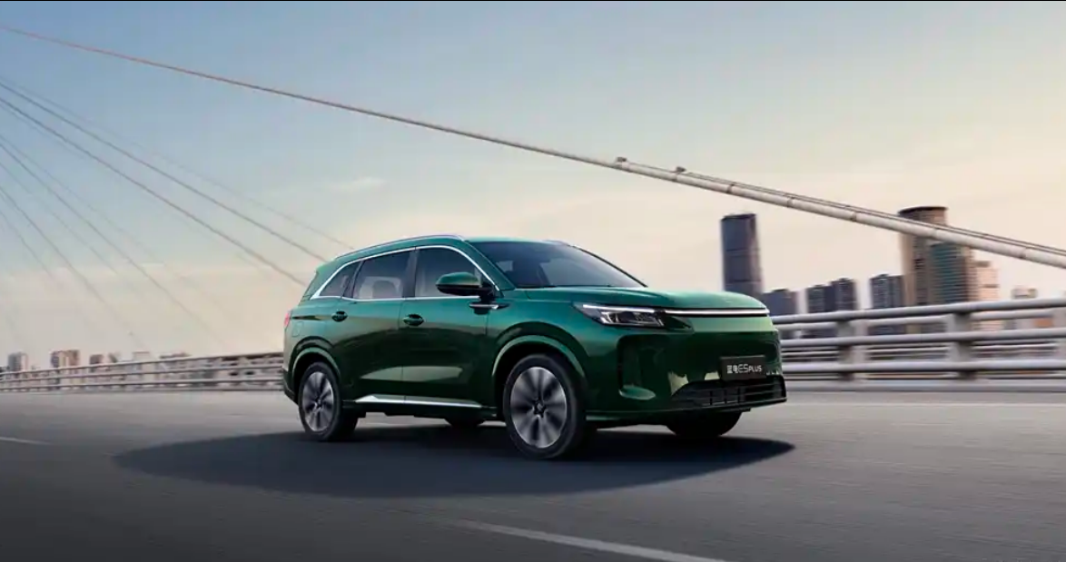 真香！藍(lán)電E5 PLUS 165km長續(xù)航先享版：10萬內(nèi)唯一插混SUV