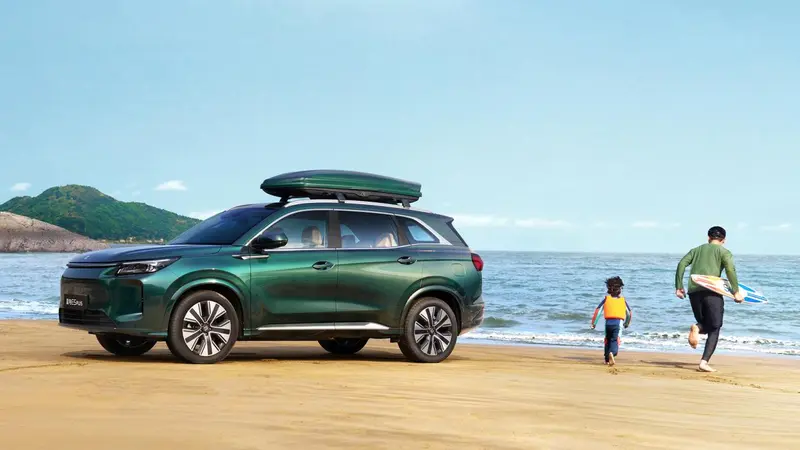 藍(lán)電E5PLUS上新，10萬內(nèi)唯一長續(xù)航插混，一口價9.98萬